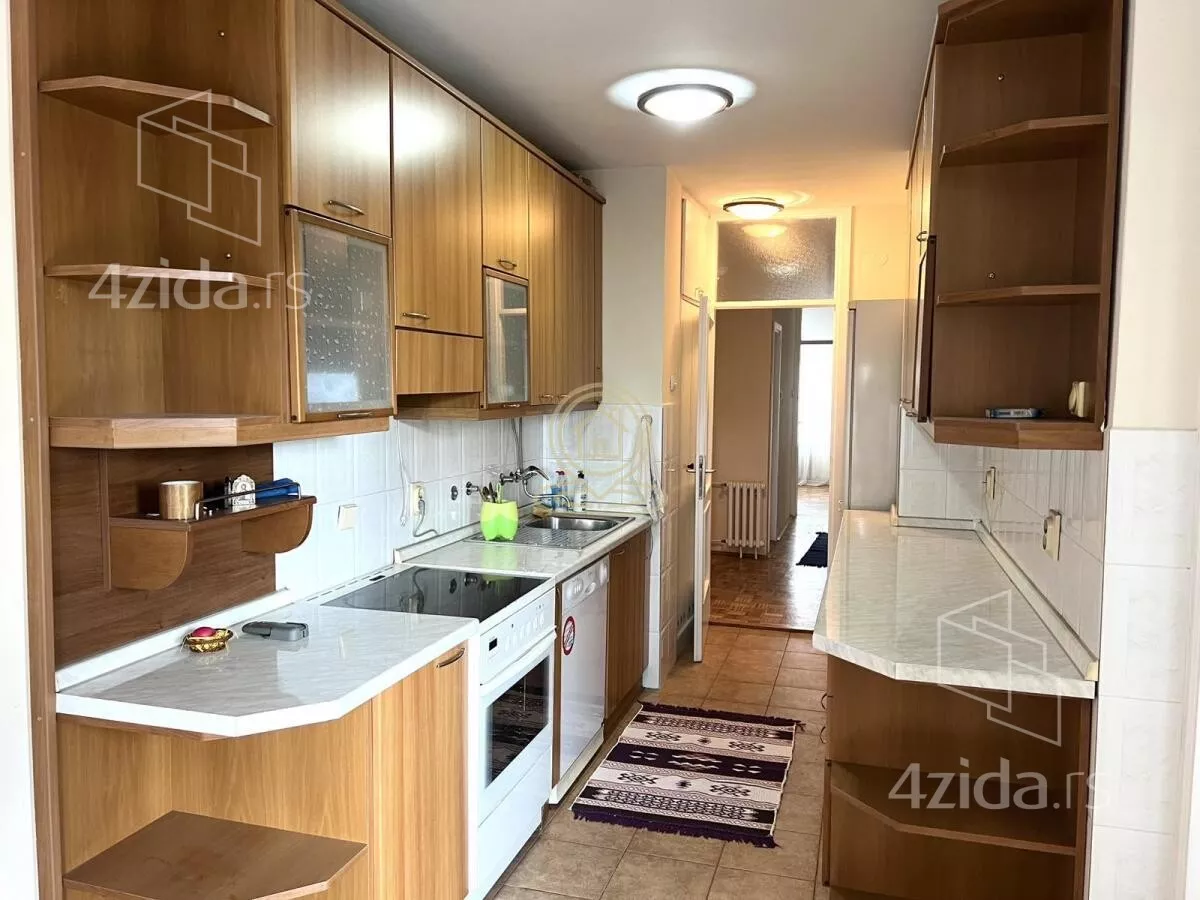 Troiposoban stan | 4zida
