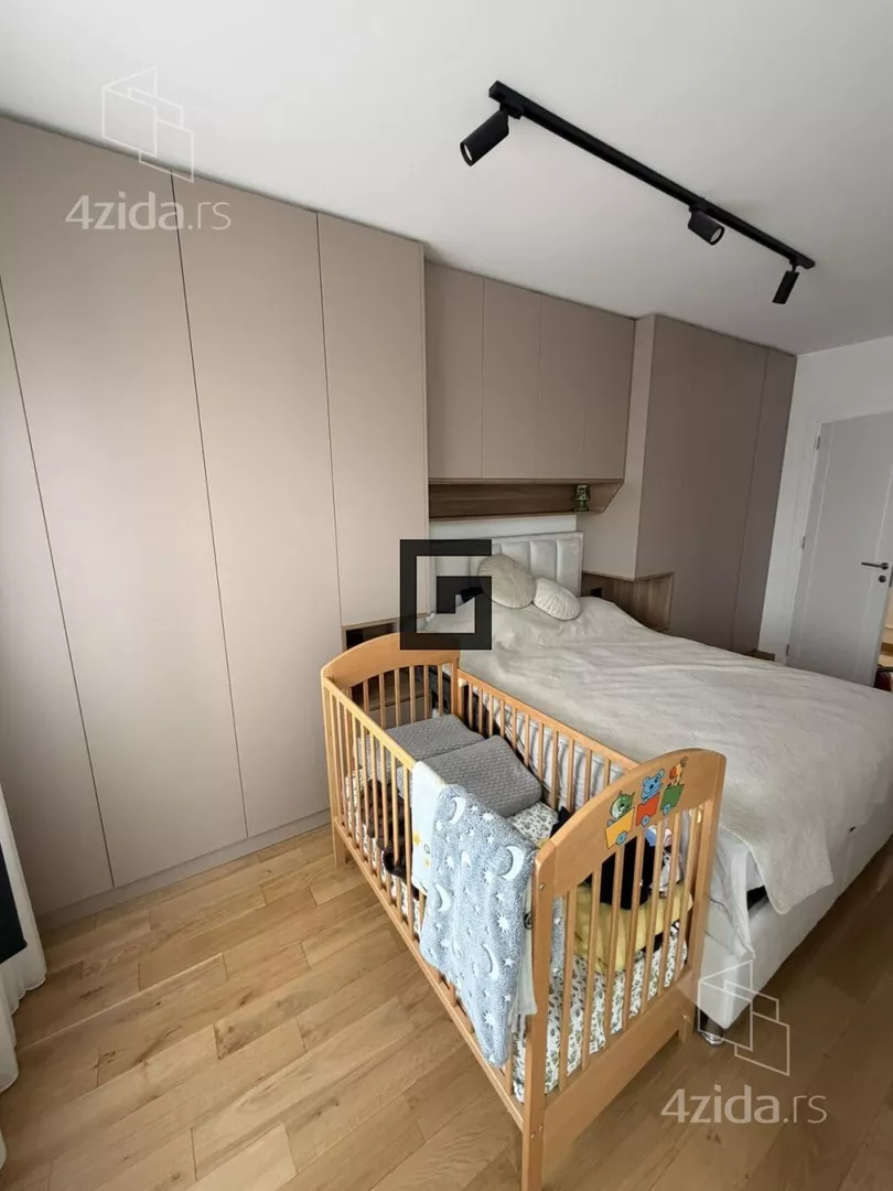 Petosoban stan | 4zida