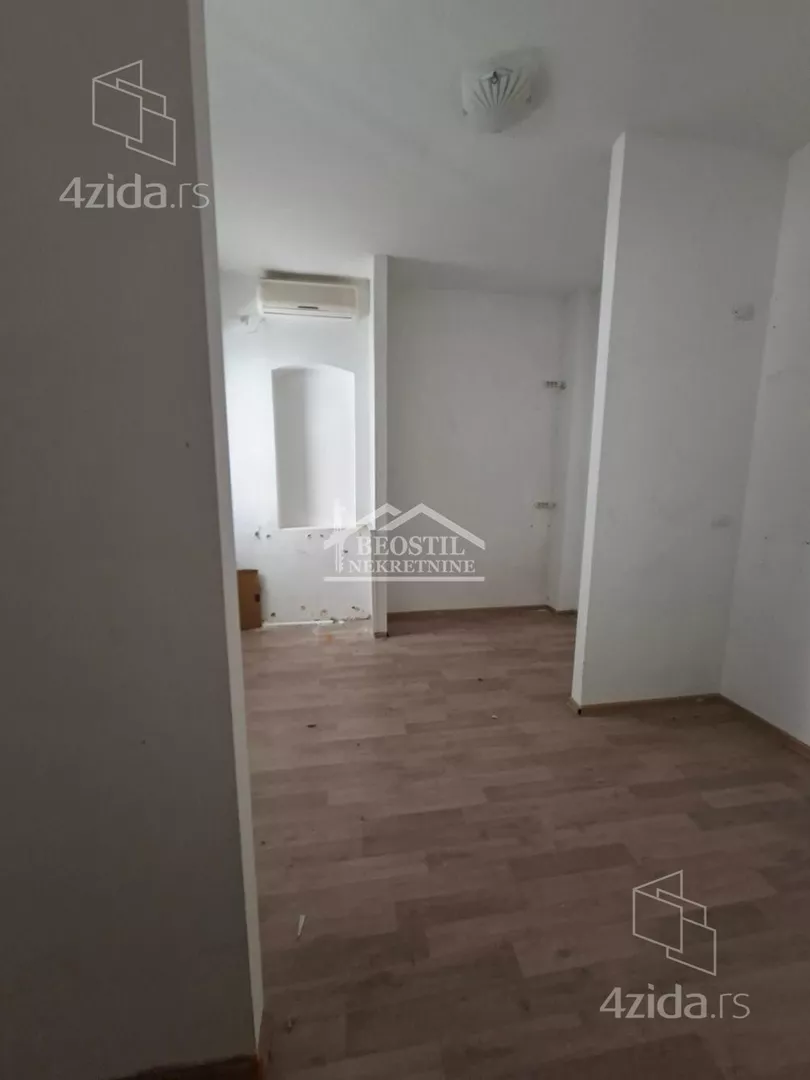 Poslovna zgrada | 4zida