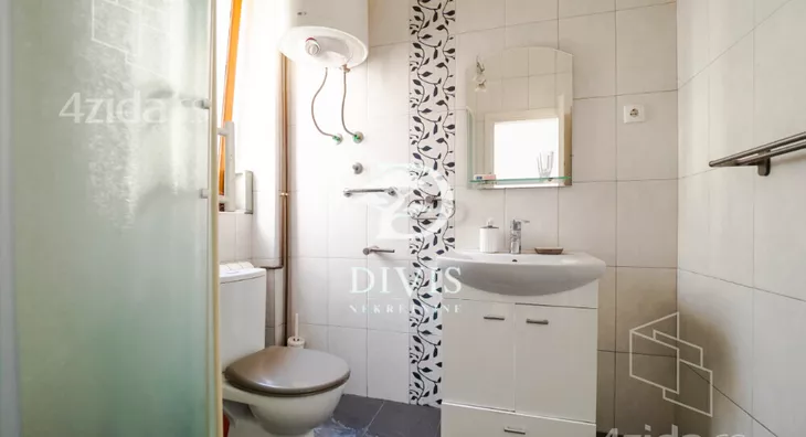 Četvoroiposoban stan | 4zida