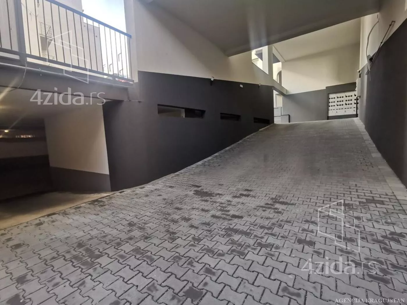 Garaža | 4zida