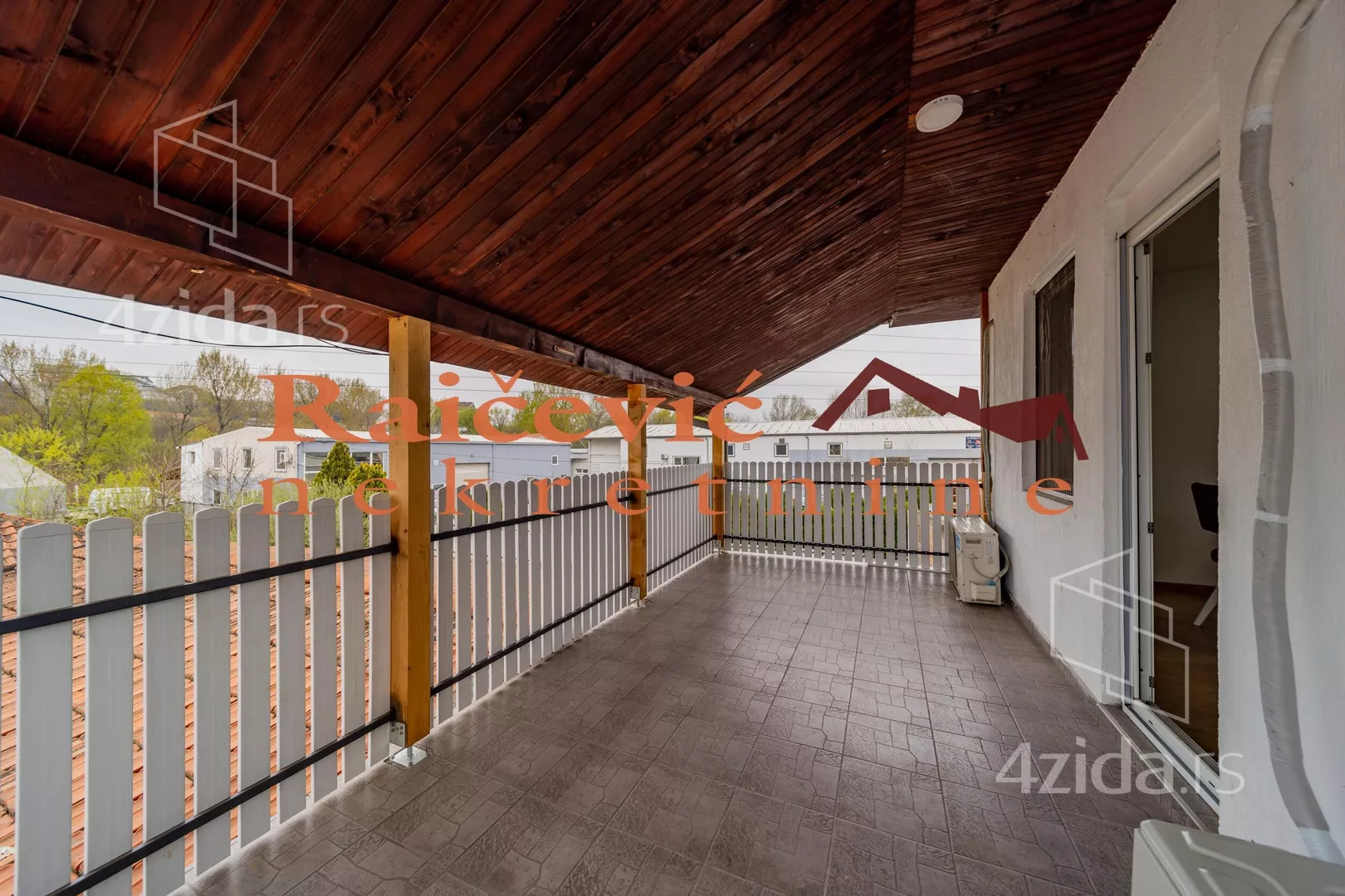 Troiposoban stan | 4zida