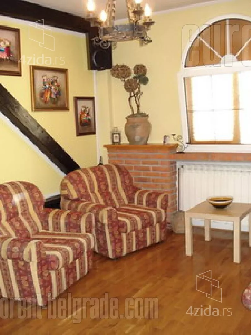 Četvoroiposoban stan | 4zida