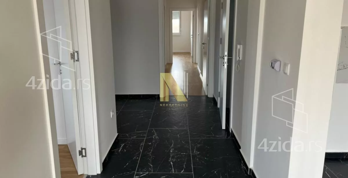 Četvoroiposoban stan | 4zida