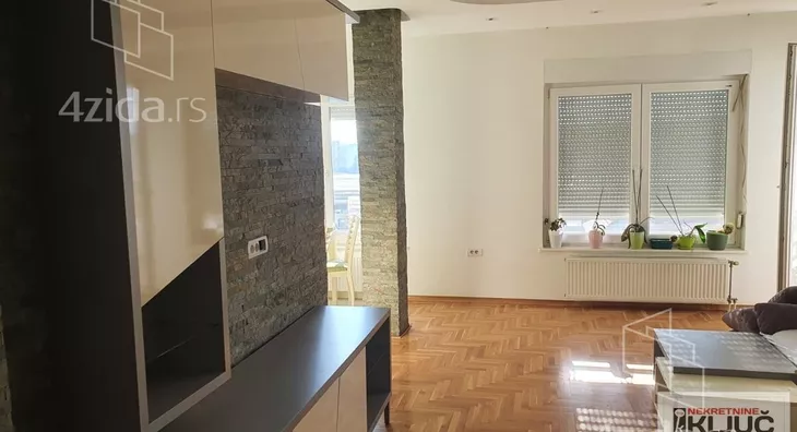 Šestosoban stan | 4zida