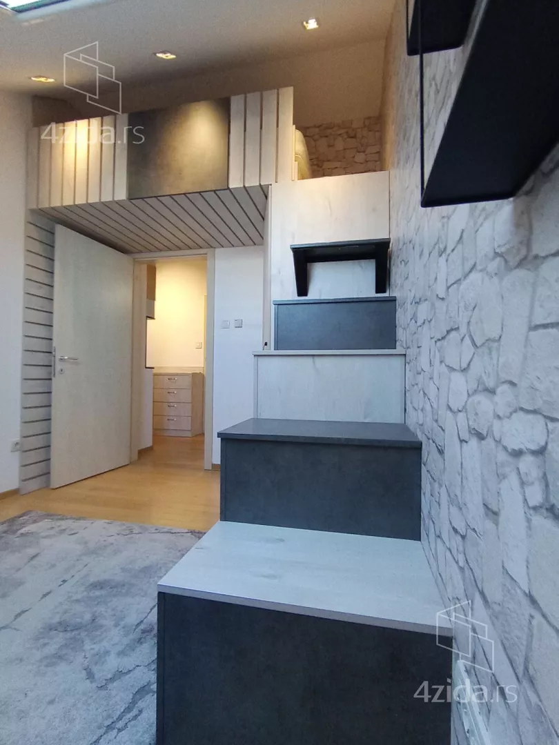 Četvoroiposoban stan | 4zida