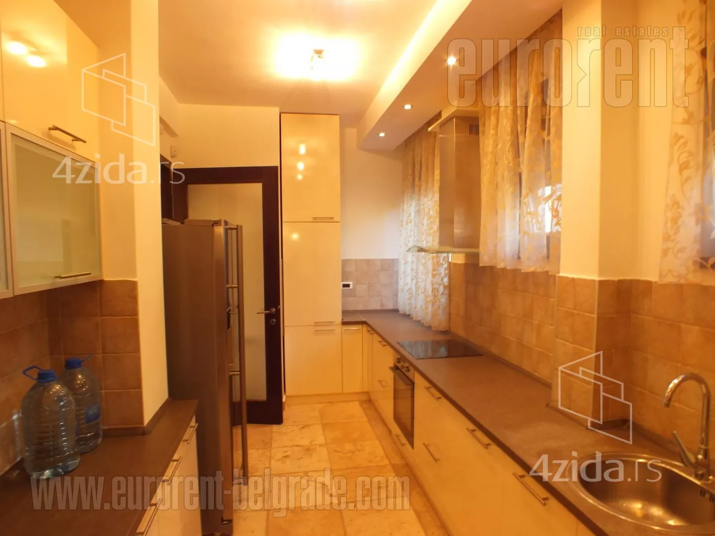 Četvoroiposoban stan | 4zida