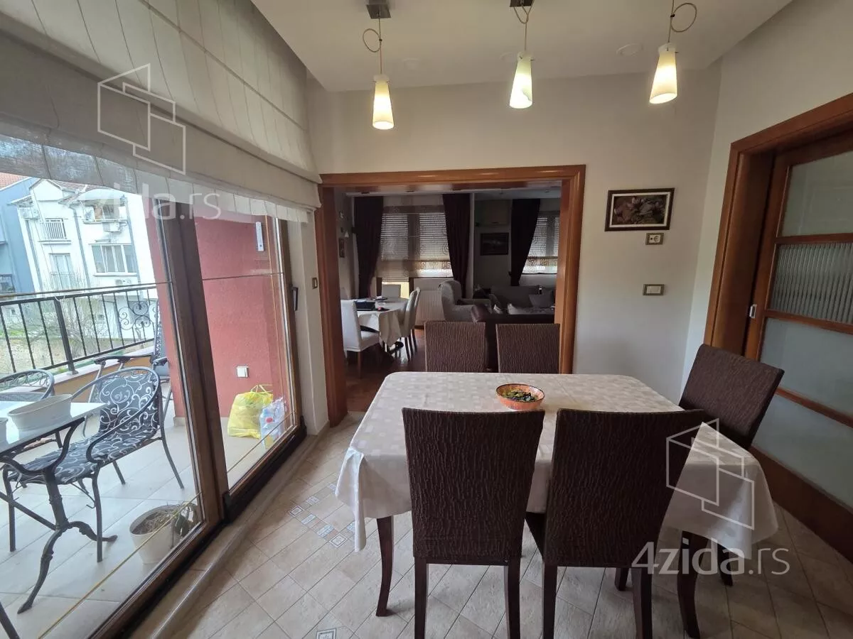 Petosoban stan | 4zida