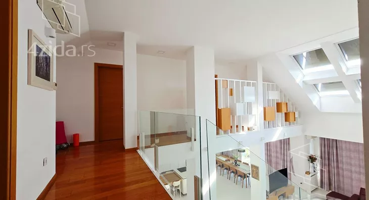 Sedmosoban stan | 4zida