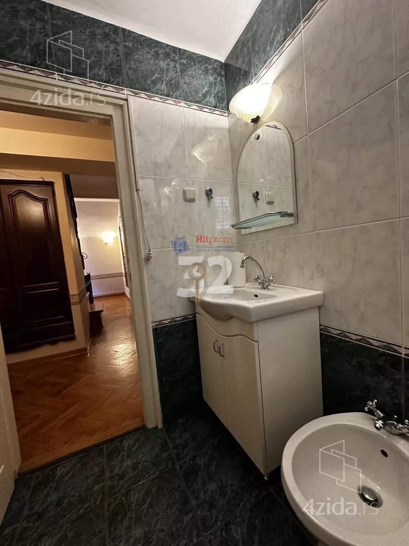 Četvoroiposoban stan | 4zida