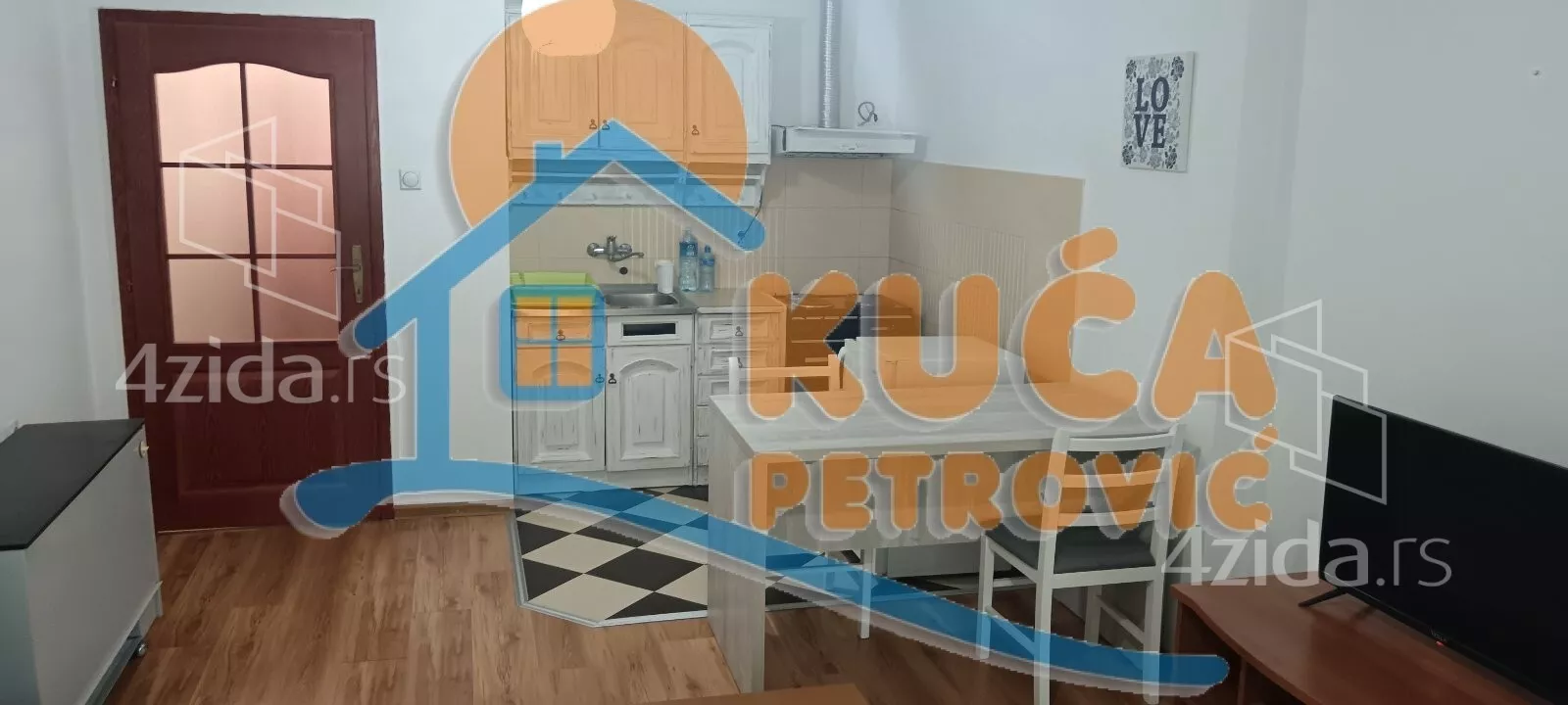 Jednoiposoban stan | 4zida