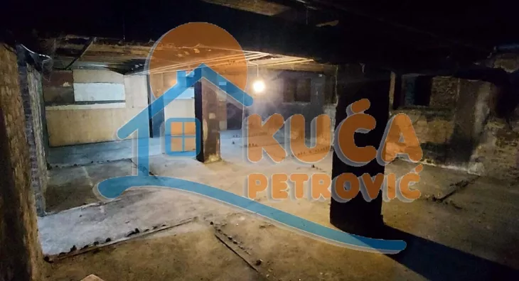 Lokal | 4zida