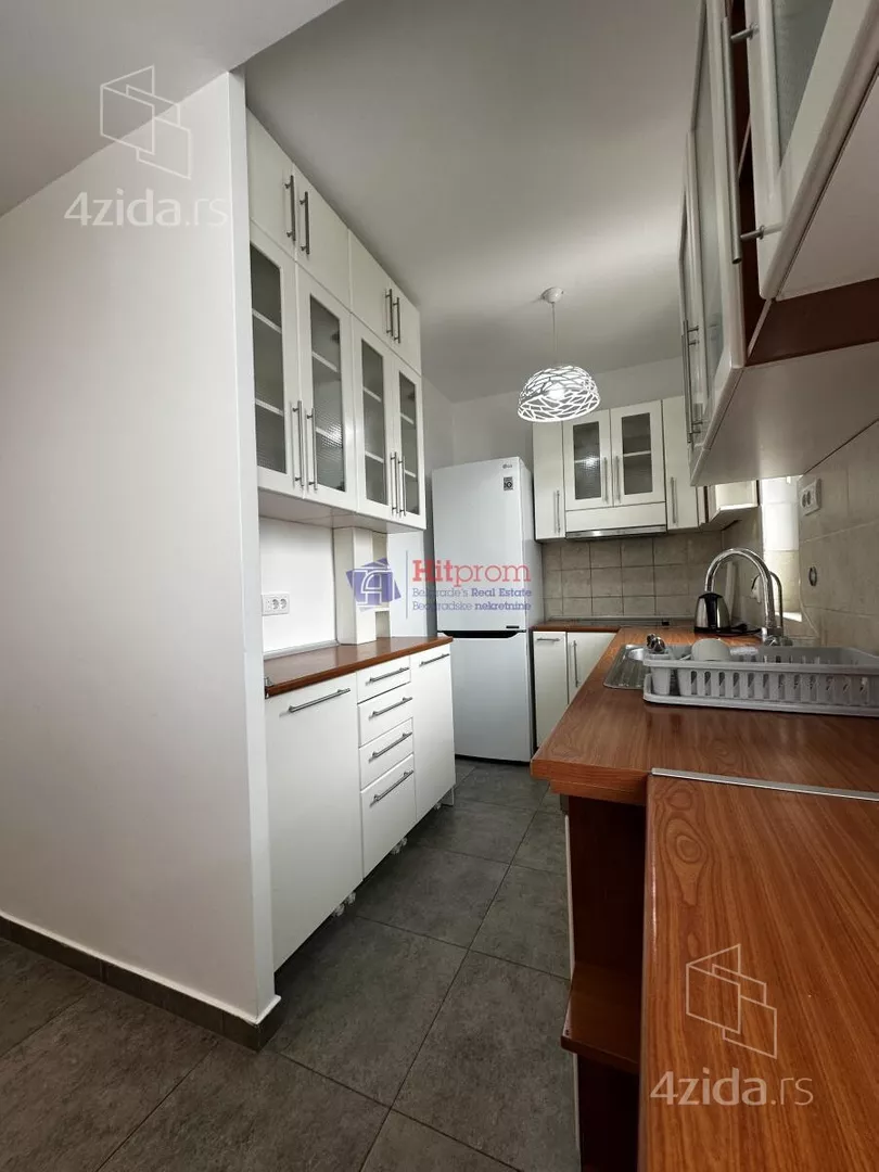 Šestosoban stan | 4zida