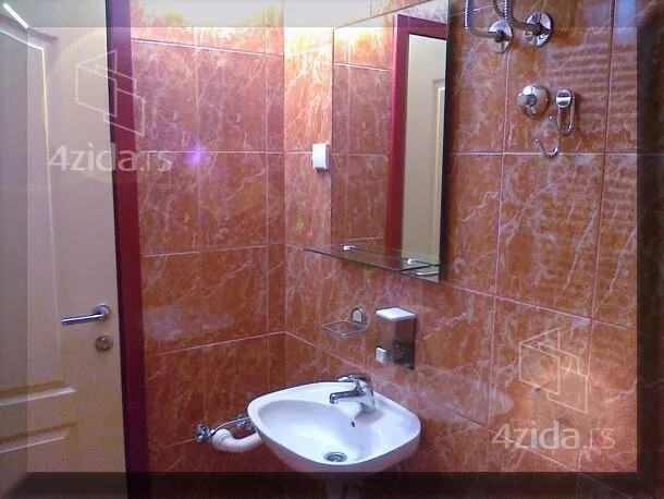 Šestosoban stan | 4zida
