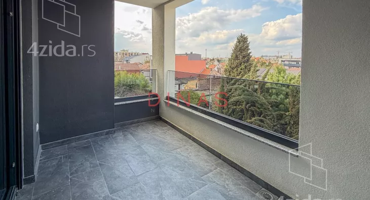 Šestosoban stan | 4zida