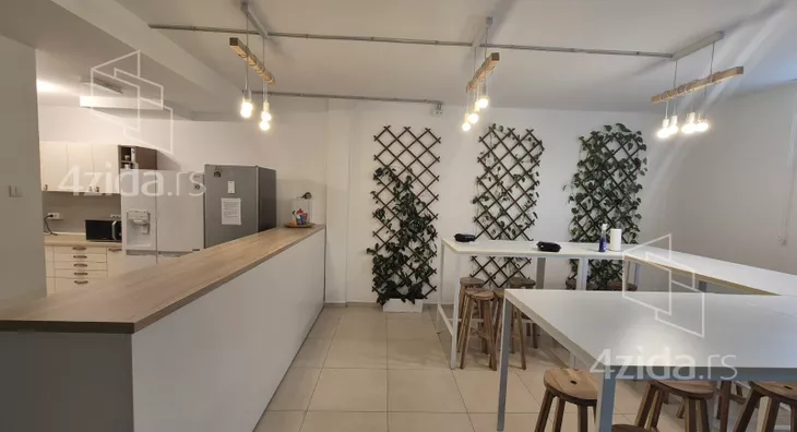 Poslovna zgrada | 4zida