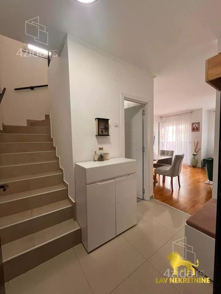 Petosoban stan | 4zida