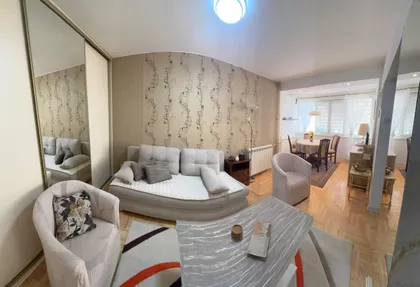 Grčka 10 | 4zida.rs