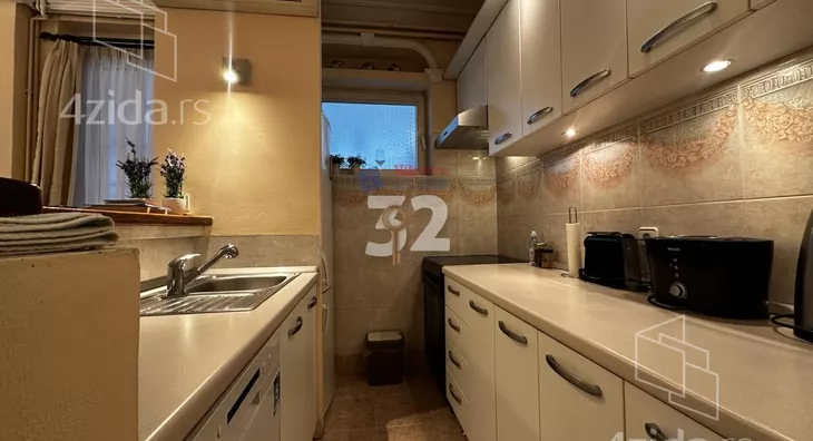 Četvoroiposoban stan | 4zida