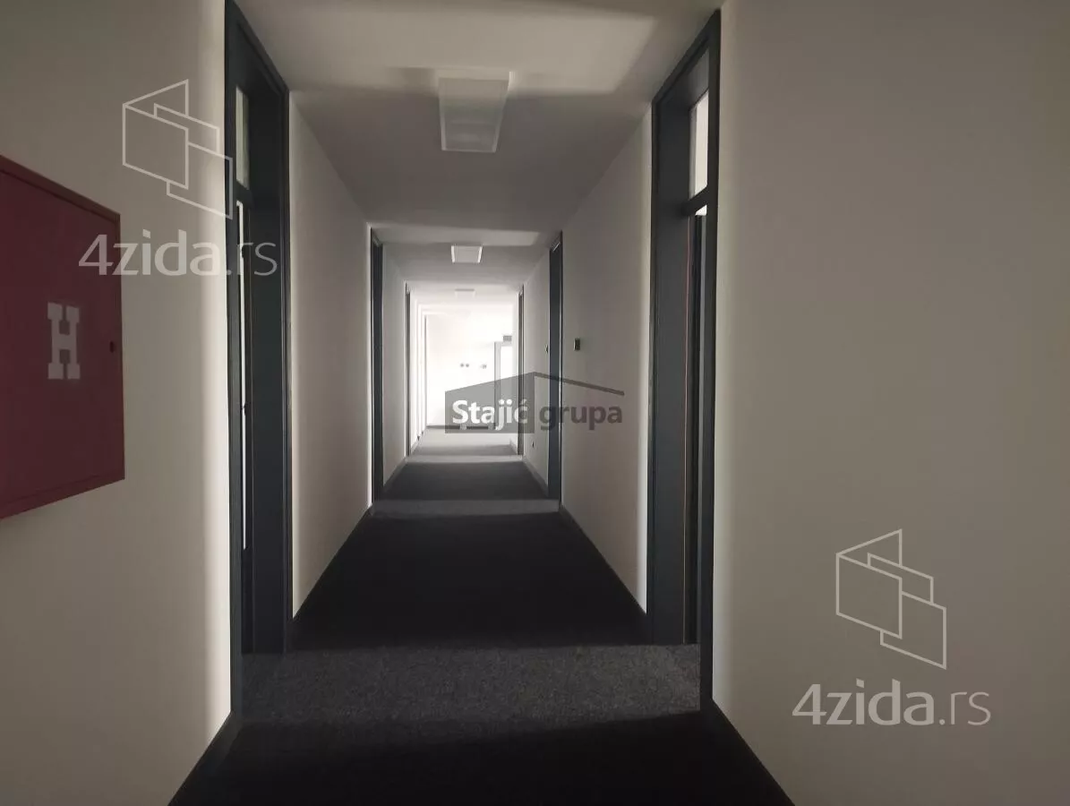 Poslovna zgrada | 4zida