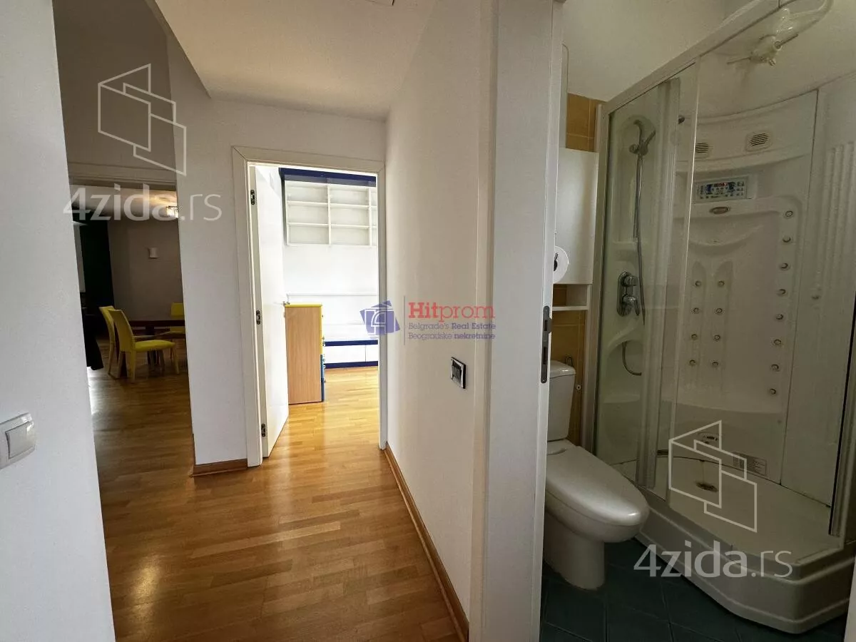 Četvoroiposoban stan | 4zida