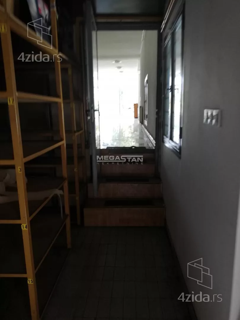 Poslovna zgrada | 4zida