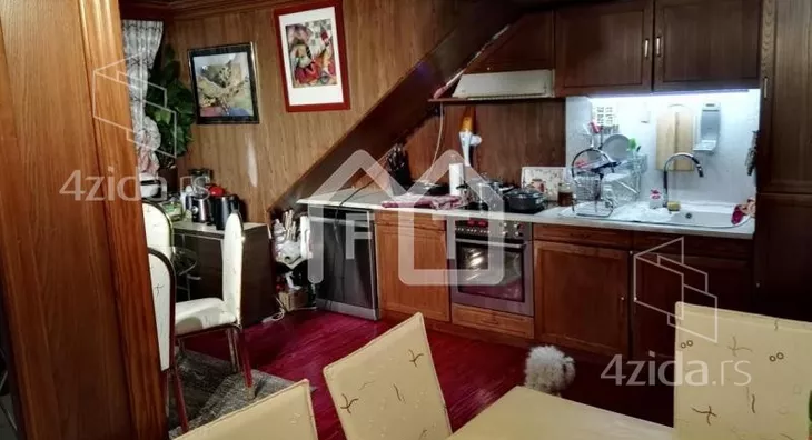 Četvoroiposoban stan | 4zida