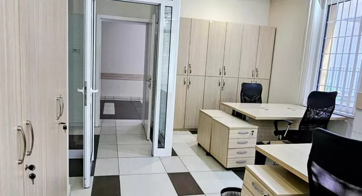 Poslovna zgrada | 4zida