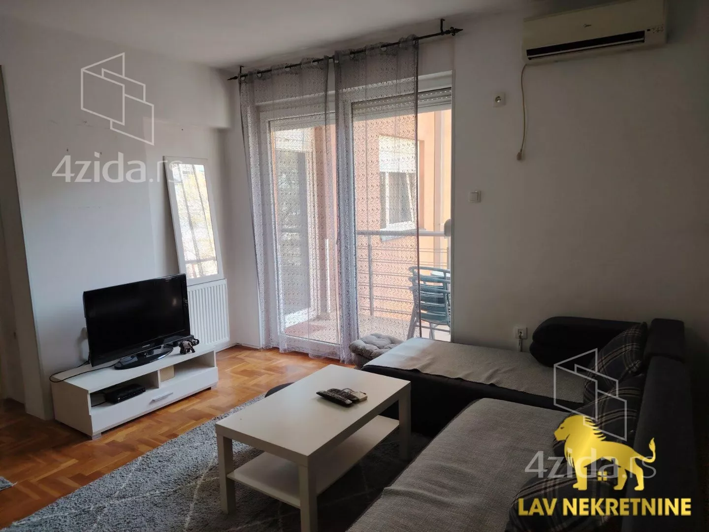 Jednoiposoban stan | 4zida