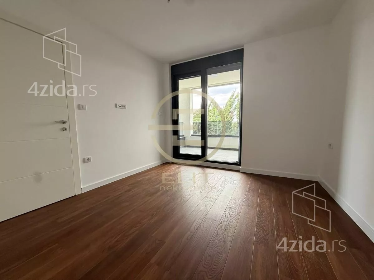 Šestosoban stan | 4zida