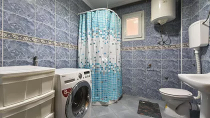 Milana Uzelca | 4zida.rs