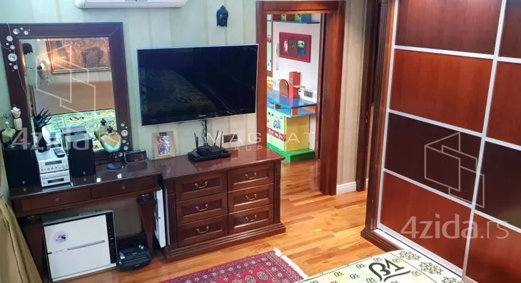 Petosoban stan | 4zida