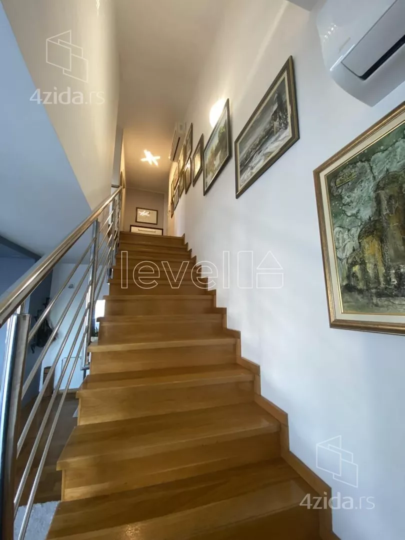 Šestosoban stan | 4zida