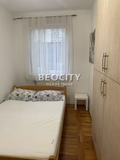 Petra Drapšina | 4zida.rs