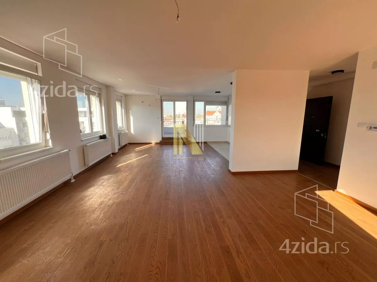 Šestosoban stan | 4zida