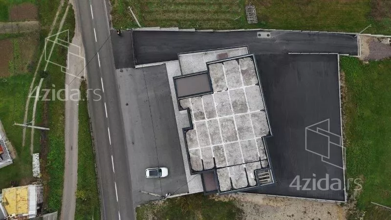 Poslovna zgrada | 4zida