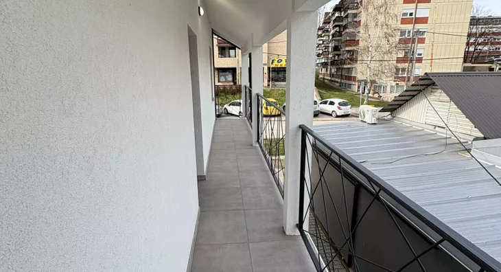 Poslovna zgrada | 4zida