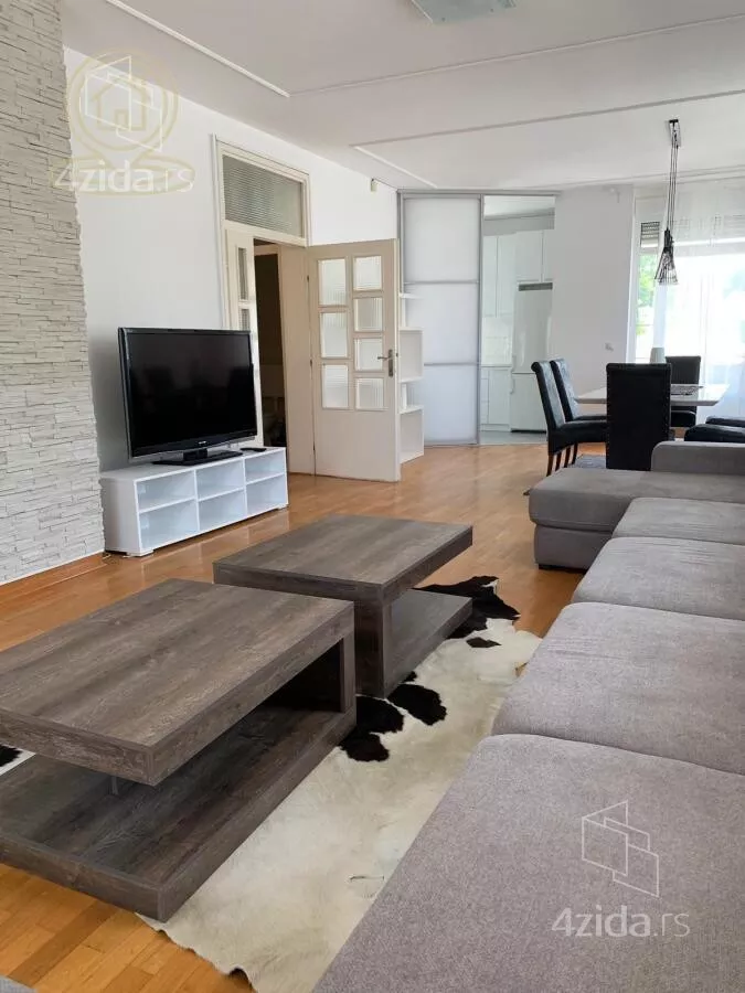 Petosoban stan | 4zida