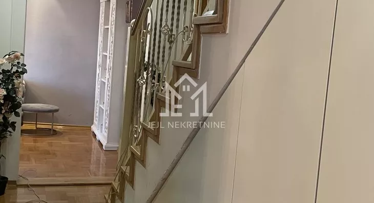 Četvoroiposoban stan | 4zida