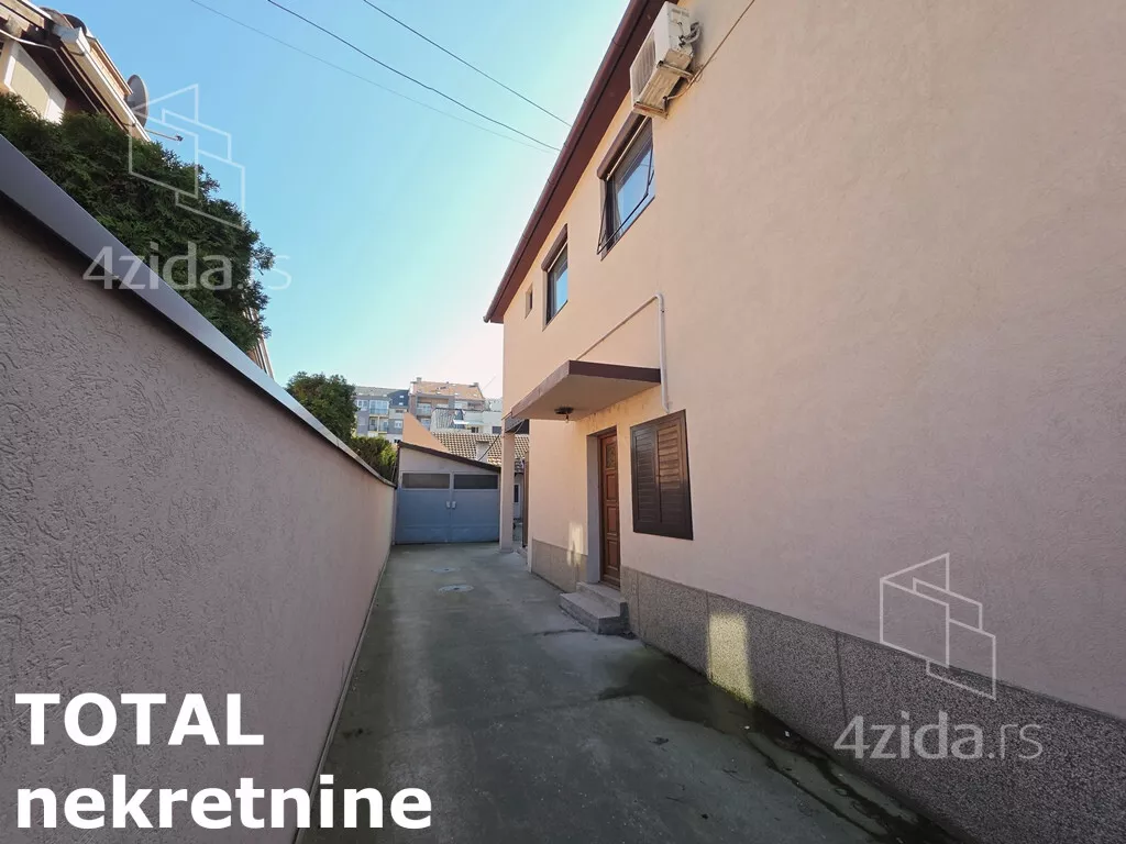 Plac | 4zida