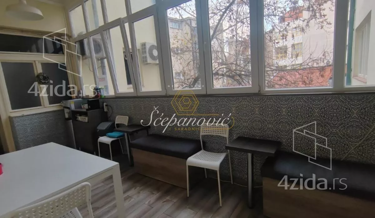 Sedmosoban stan | 4zida