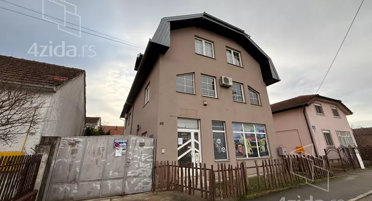 Poslovna zgrada | 4zida