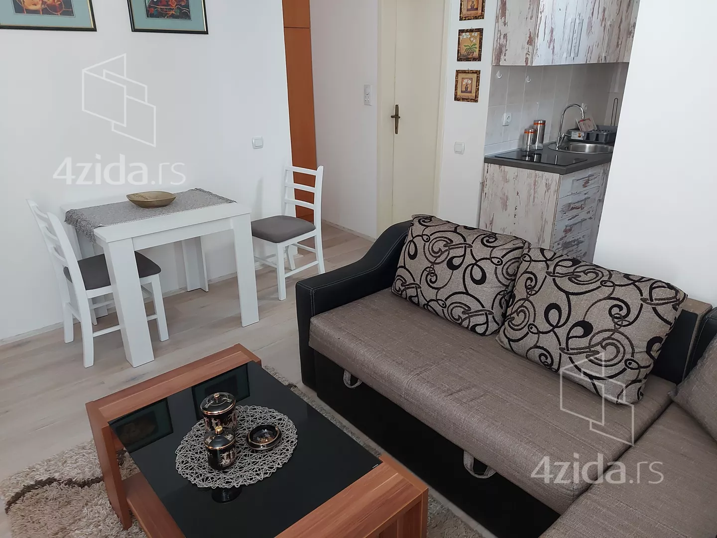 Jednoiposoban stan | 4zida