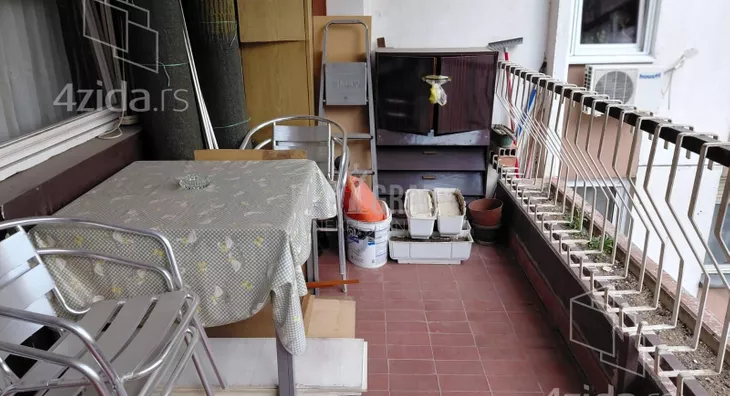 Troiposoban stan | 4zida