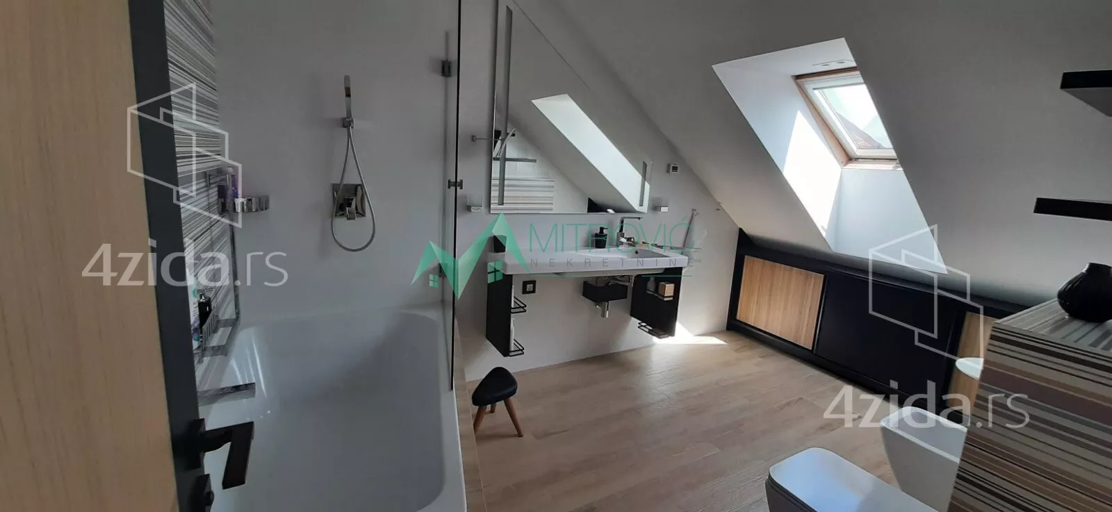 Četvoroiposoban stan | 4zida