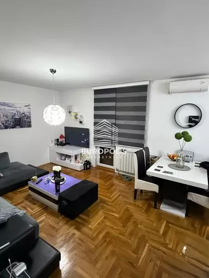 Učitelja Mihailovića | 4zida.rs