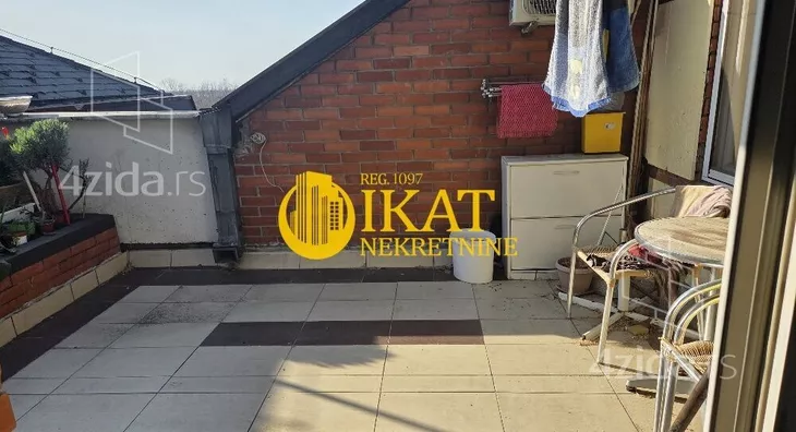 Šestosoban stan | 4zida