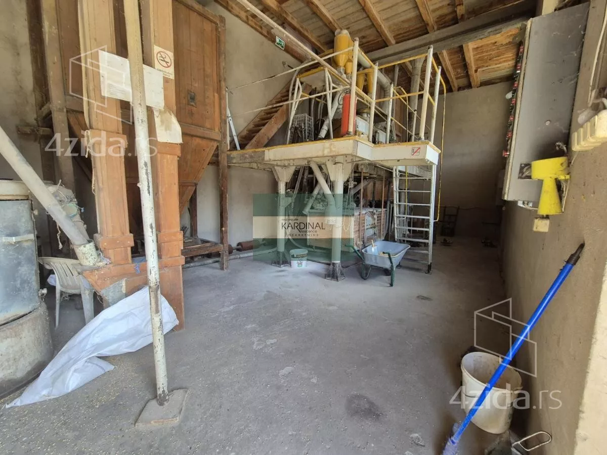 Poslovna zgrada | 4zida