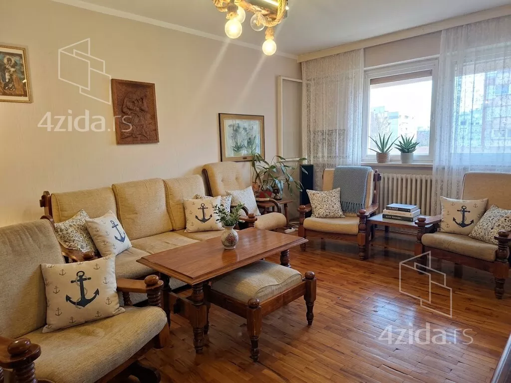 Troiposoban stan | 4zida