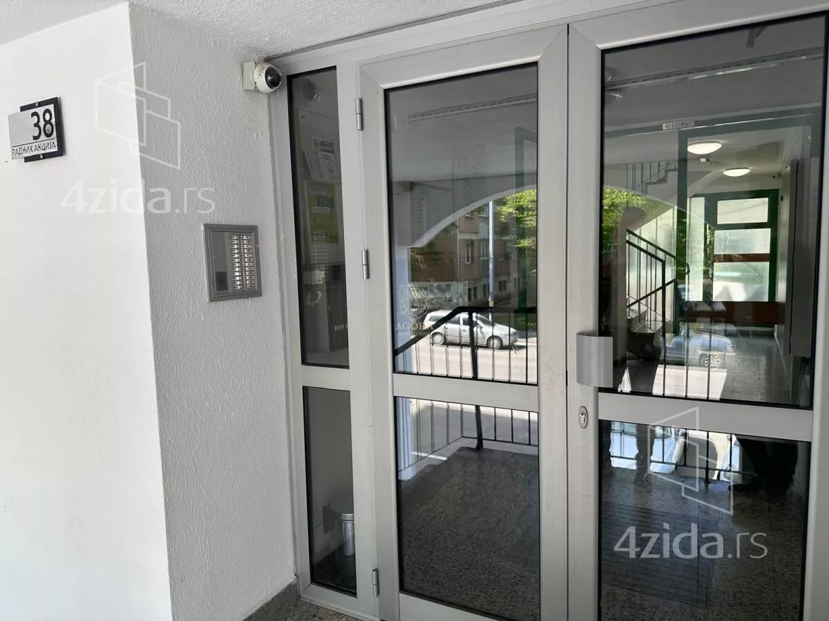 Četvoroiposoban stan | 4zida